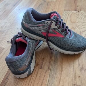 Brooks Adrenaline GTS 18 | Women's Gray and Pink Running Shoes